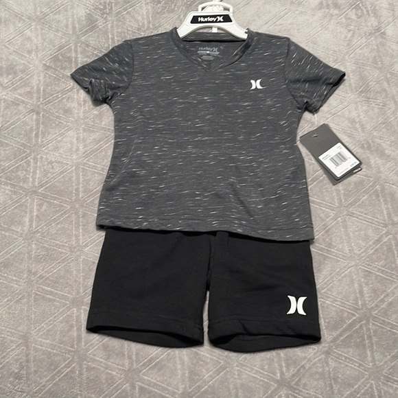 V-NECK T-Shirt & Shorts Set - Picture 3 of 5